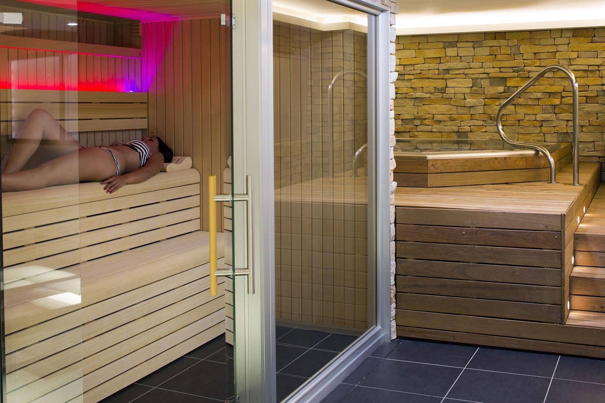 Hotel Du Commerce Spa Saint Gaudens Eksteriør billede